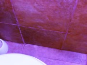 ENCUENTRO a mi AMIGA en el baño y COJEMOS  hasta hacerle CREAMPIE