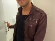 YouTuber chupa pija en los baños públicos - Seba Terry