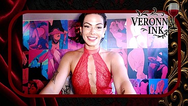 Veronna mostra os seios e brinca com plug e dildo de vidro III