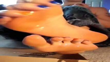 Goddess Burndownlove - Yellow And Blue Toes