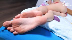 Tired feet, long toes and the girl that can't *** (2160p)