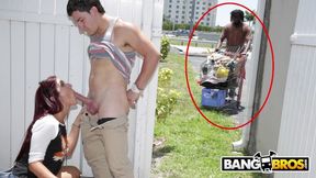 Hot - Sophia Steele Gibt Peter Green Einen Öffentlichen Blowjob, Während Penner Geht