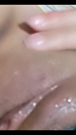 Sexy wet pussy in the shower   Clip 1
