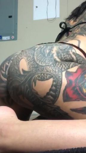 Twerking My Tatooed Ass