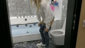 I really need to go to the toilet MP4 FULL HD 1080p