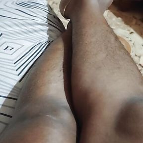 Mallu tamil girl enjoing herself and showing hairy leg