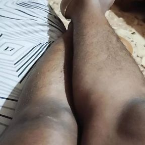 Mallu tamil girl enjoing herself and showing hairy leg