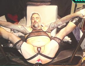 Monster dildo on fuck machine