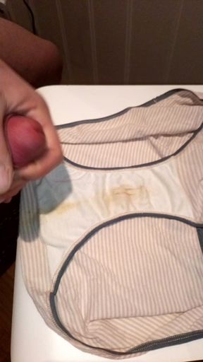 Cumming on dirty panties