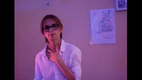 Samuel rentre chez lui et trouve sa meuf se masturber. Il d&eacute_cide alors de la d&eacute_fourailler