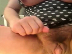 pump her clit