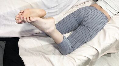 Worship my long legs and bare feet in 4K closeups