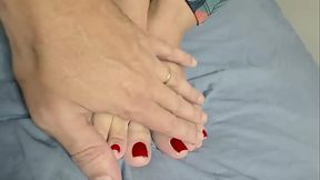 Cuckold husband helps wife masturbate with other men in public chat