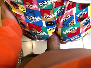 Mi hermanastra me tempt con su gran culo en pijama tanga en el baño- buenos dialogos en español