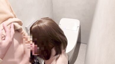 [Couple] Flirting in the hotel toilet and having sex in bed / / / Anal /