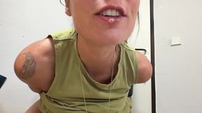 une petite coquinerie au travail.alors que je travaille sur mon administratif...