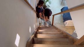 Descubro A Mi Hijastra Y Su Amiga Follar En Las Escaleras A Escondidas