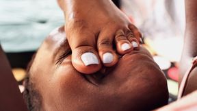 Worship Neli's sexy feet