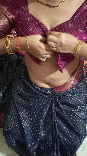 Desi Indian Beautiful Owner Aunty Fucking for Rent Closing