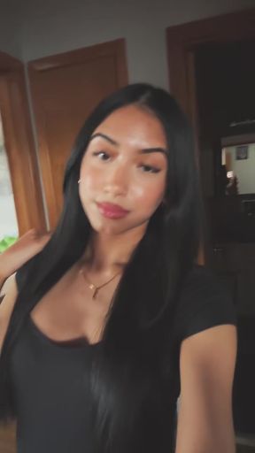 Curvy Punjabi teen shows off brown eyes on Tiktok