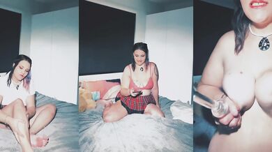 Busty Aussie hottie plays with herself before class