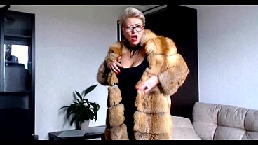 Mature bitch in a fur coat... Performance by the famous webcam whore and singer Aimee Hot MILF ))