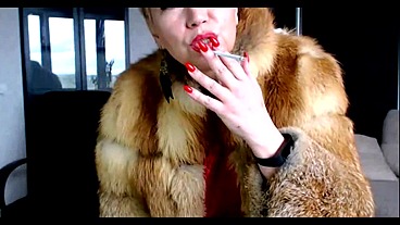 Mature bitch in a fur coat... Performance by the famous webcam whore and singer Aimee Hot MILF ))