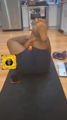 Got so horny stretching before my workout That I made myself squirt 🤭💦