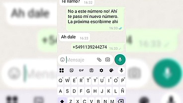 haciendo videollamada para una hermosa chica por whatsapp. nuestro numero en el chat