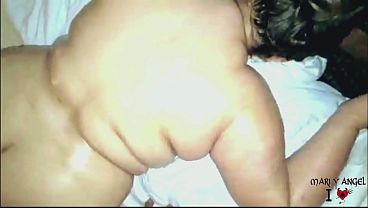 Mis amigos me follan y el cornudo solo graba