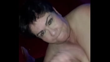 2025 12 13 Chienne Marie en club suce des queues