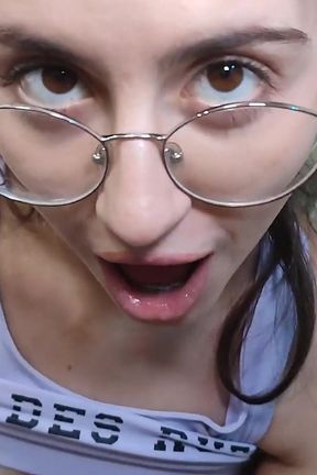 My Step-sister Wants Pee I Disturbed Her and Pee Also