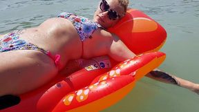 just floating in the sea and enjoying my holiday.. even entertainers like me need a holiday