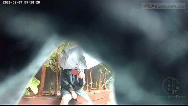 Amateur guy caught peeing in a public park