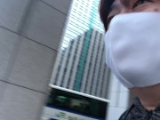 普通の日本人が出社する様子です。