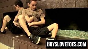 Skinny dick rider rubs big dick with feet solo