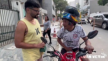 Viado faz ido de coxinha, mas na verdade estava louco na Linguiça!