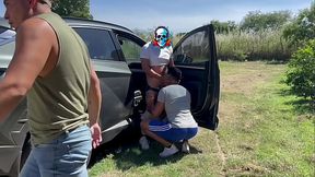 El compadre me revienta el culo en el campo