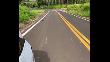 Parei o carro no meio da estrada pra bater punheta