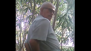 Desnudo en un parque Amate 1