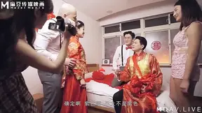 Newlywed bride accepts on promiscuous guests in lewd bridal chamber