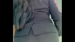 MEXICANA SECRETARIA SEXY MILF QUITANDOSE TODO SU UNIFORME LATINA CALIENTE SE DESNUDA Y MASTURBA MUESTRA TODA SU TANGA SU ANO Y SU VAGINA