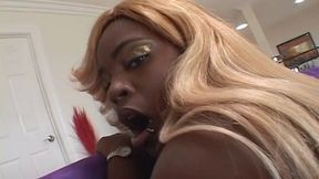 Flashy Queen's big tits trailer