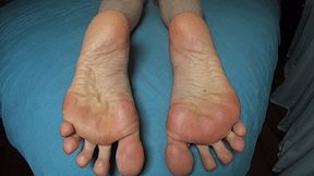 Big wrinkled soles close up (F)