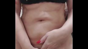 Exibindo seu bumbum com langerie sexy