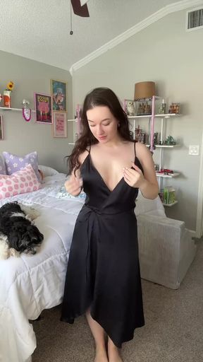 Brunette trans girl goes wild twerking