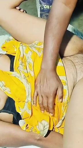 Ma Ke Kohne Por Souteela Bap Ne Beti Ko Chud Diya with Moining
