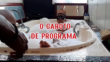 Casado e muito sem vergonha, pagou para ser fodido por um negão dotado em quarto de motel.
