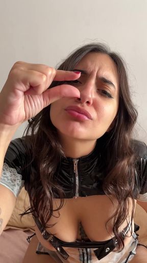 Amateur with big tits exposes her onlyfans content