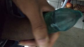 como botar uma camisinha